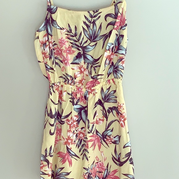 Divided Other - Women’s short floral yellow romper